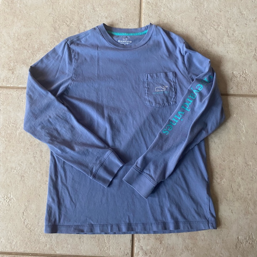 🐳 Vineyard Vines boys size large  blue long sleeve shirt